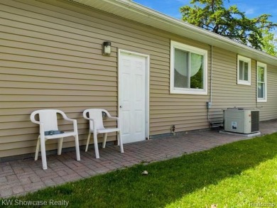 LOCATION LOCATION, CLEAN UPDATED 2 BDRM, 1 1/2 BATH, RANCH IN on Bay Pointe Golf Club in Michigan - for sale on GolfHomes.com, golf home, golf lot