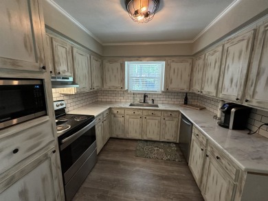 Beautiful updated home in Village Mills with over 1600 square on Wildwood Golf Course in Texas - for sale on GolfHomes.com, golf home, golf lot