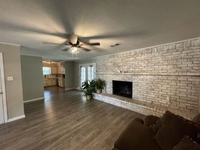 Beautiful updated home in Village Mills with over 1600 square on Wildwood Golf Course in Texas - for sale on GolfHomes.com, golf home, golf lot