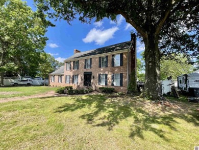 _ 111 Campbell Court __Stately Brick Home built with quality on Mayfield-Graves Country Club in Kentucky - for sale on GolfHomes.com, golf home, golf lot