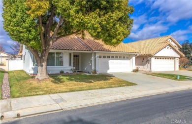 Welcome to this SINGLE-STORY - 2 bedroom + 2 Bathroom + Family on Sun Lakes Country Club in California - for sale on GolfHomes.com, golf home, golf lot