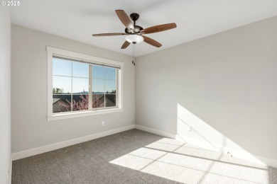 This Move-in ready Volare Townhome in the Eagle Landing on Eagle Landing Golf Course in Oregon - for sale on GolfHomes.com, golf home, golf lot