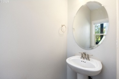 This Move-in ready Volare Townhome in the Eagle Landing on Eagle Landing Golf Course in Oregon - for sale on GolfHomes.com, golf home, golf lot