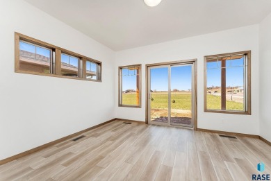Executive Freedom Villa Home on the Last Available Park Lot in on Brandon Municipal Golf Course in South Dakota - for sale on GolfHomes.com, golf home, golf lot