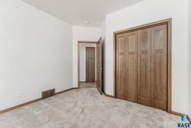 Executive Freedom Villa Home on the Last Available Park Lot in on Brandon Municipal Golf Course in South Dakota - for sale on GolfHomes.com, golf home, golf lot