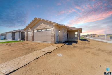 Executive Freedom Villa Home on the Last Available Park Lot in on Brandon Municipal Golf Course in South Dakota - for sale on GolfHomes.com, golf home, golf lot