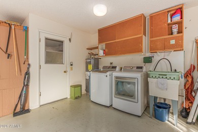 Effortless living in the heart of Sun City. This truly move-in on Union Hills Country Club in Arizona - for sale on GolfHomes.com, golf home, golf lot