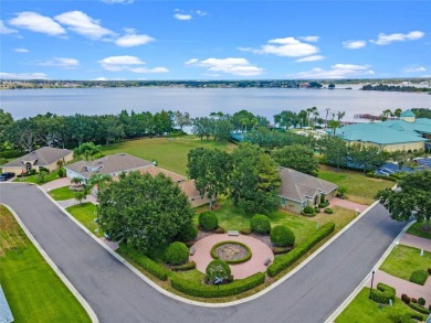 Welcome to your dream retirement home! This charming and on Lake Ashton Golf Club in Florida - for sale on GolfHomes.com, golf home, golf lot