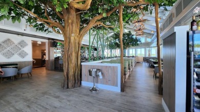 Under contract-accepting backup offers. HUGE PRICE REDUCTION! on Sabal Trace Golf and Country Club in Florida - for sale on GolfHomes.com, golf home, golf lot