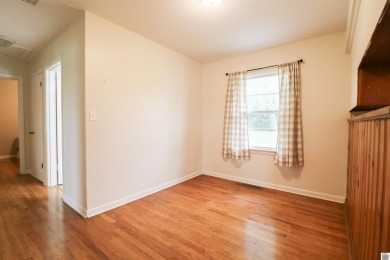 This charming 3-bedroom, 1-bathroom home offers incredible on Rolling Hills Country Club in Kentucky - for sale on GolfHomes.com, golf home, golf lot