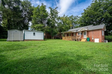 Adorable 2 bedroom, 1 bath home in an incredible location. This on Piney Point Golf Club in North Carolina - for sale on GolfHomes.com, golf home, golf lot