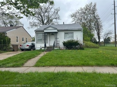 CUTE COZY 3 BEDROOM RANCH. LOCATED RIGHT ACROSS THE STREET FROM on The Links At Crystal Lake in Michigan - for sale on GolfHomes.com, golf home, golf lot