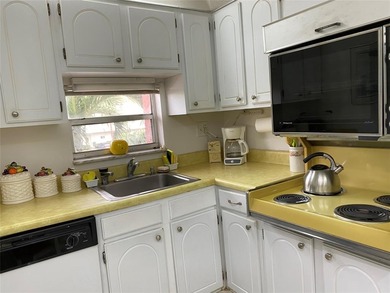 Fully furnished 2/2 with Par 3 golf course view. Over 55 Country on Hollybrook Golf and Tennis Club  in Florida - for sale on GolfHomes.com, golf home, golf lot