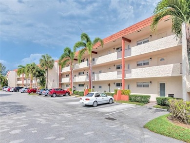 An oasis to call home, this beautiful 2BD/2BTH unit is in on Hollybrook Golf and Tennis Club  in Florida - for sale on GolfHomes.com, golf home, golf lot