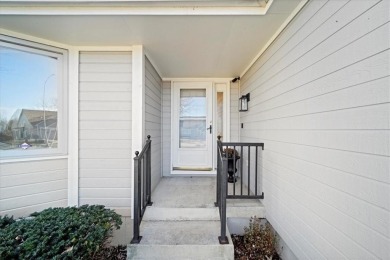 Welcome to this beautifully renovated townhome, perfectly on Teetering Rocks Links in Missouri - for sale on GolfHomes.com, golf home, golf lot