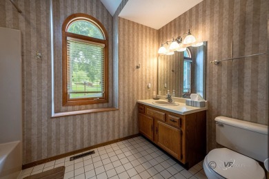 Motivated seller. Enjoy easy living in this 2 bedrooms/2 full on Eagle Ridge Inn and Resort in Illinois - for sale on GolfHomes.com, golf home, golf lot