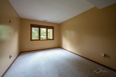 Motivated seller. Enjoy easy living in this 2 bedrooms/2 full on Eagle Ridge Inn and Resort in Illinois - for sale on GolfHomes.com, golf home, golf lot