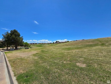 Well-maintained home on a desirable corner lot in the SunRiver on Sunriver Golf Club in Utah - for sale on GolfHomes.com, golf home, golf lot