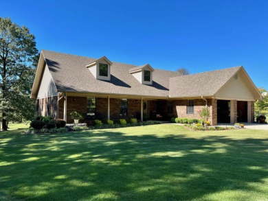 PRISTINE HOME ON THE GLENWOOD GOLF COURSE! Well maintained brick on Glenwood Country Club in Arkansas - for sale on GolfHomes.com, golf home, golf lot