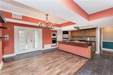 Talk about easy living! This 2bd/ 2ba condo has one of the best on Oak Knoll Country Club in Louisiana - for sale on GolfHomes.com, golf home, golf lot