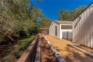 Talk about easy living! This 2bd/ 2ba condo has one of the best on Oak Knoll Country Club in Louisiana - for sale on GolfHomes.com, golf home, golf lot