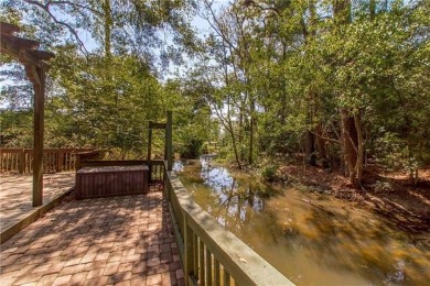 Talk about easy living! This 2bd/ 2ba condo has one of the best on Oak Knoll Country Club in Louisiana - for sale on GolfHomes.com, golf home, golf lot