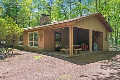 Charming Mountain-Style Ranch in Split Rock Resort - Walk to the on Split Rock Resort and Country Club in Pennsylvania - for sale on GolfHomes.com, golf home, golf lot