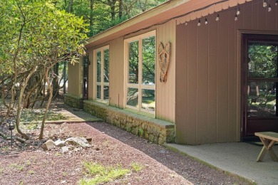 Charming Mountain-Style Ranch in Split Rock Resort - Walk to the on Split Rock Resort and Country Club in Pennsylvania - for sale on GolfHomes.com, golf home, golf lot