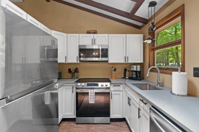 Charming Mountain-Style Ranch in Split Rock Resort - Walk to the on Split Rock Resort and Country Club in Pennsylvania - for sale on GolfHomes.com, golf home, golf lot
