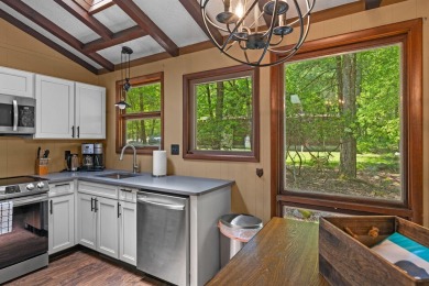 Charming Mountain-Style Ranch in Split Rock Resort - Walk to the on Split Rock Resort and Country Club in Pennsylvania - for sale on GolfHomes.com, golf home, golf lot