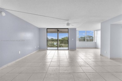 LOCATION!! LOCATION!!! Lovely Unit (1310 sf) 3beds/2baths in a on Pembroke Lakes Golf Club in Florida - for sale on GolfHomes.com, golf home, golf lot