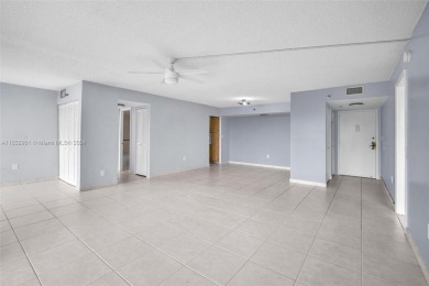 LOCATION!! LOCATION!!! Lovely Unit (1310 sf) 3beds/2baths in a on Pembroke Lakes Golf Club in Florida - for sale on GolfHomes.com, golf home, golf lot