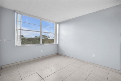 LOCATION!! LOCATION!!! Lovely Unit (1310 sf) 3beds/2baths in a on Pembroke Lakes Golf Club in Florida - for sale on GolfHomes.com, golf home, golf lot