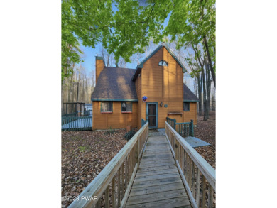 New roof, flooring and AC in this affordable Tanglewood Lakes on Paupack Hills Golf and Country Club in Pennsylvania - for sale on GolfHomes.com, golf home, golf lot
