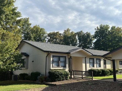 This 2 bedroom 2 bath condo comes fully furnished and move in on Cherokee Village North Course in Arkansas - for sale on GolfHomes.com, golf home, golf lot