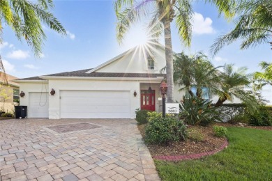 Welcome to this fabulous 3 bedroom/2.5bath/2.5 car garage on Bacall Executive Golf Course in Florida - for sale on GolfHomes.com, golf home, golf lot