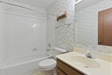 Welcome to this spacious and well-maintained 2nd floor condo in on Green Meadows Golf Club in Illinois - for sale on GolfHomes.com, golf home, golf lot