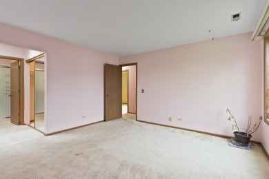 Welcome to this spacious and well-maintained 2nd floor condo in on Green Meadows Golf Club in Illinois - for sale on GolfHomes.com, golf home, golf lot
