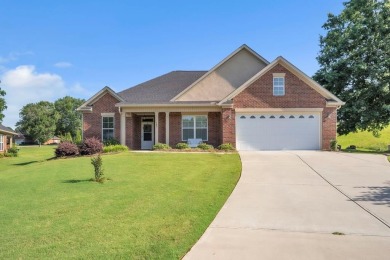 This all-brick, single-story home with split floor plan offers 3 on Hunters Creek Golf and Country Club  in South Carolina - for sale on GolfHomes.com, golf home, golf lot