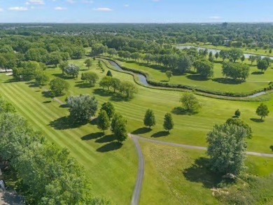 light & Bright 1800 SF 3 Bedroom & 2 bath RANCH end unit on River Heights Golf Club in Illinois - for sale on GolfHomes.com, golf home, golf lot