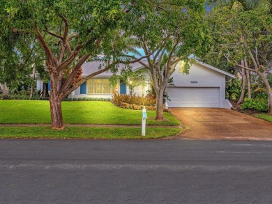 Imagine a Florida home with a sunny, tropical vibe, infused with on Lakeview Golf Club in Florida - for sale on GolfHomes.com, golf home, golf lot