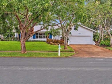 Imagine a Florida home with a sunny, tropical vibe, infused with on Lakeview Golf Club in Florida - for sale on GolfHomes.com, golf home, golf lot