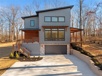 Welcome to a brand new, striking contemporary home! Thoughtfully on Branchwood Golf Course in Arkansas - for sale on GolfHomes.com, golf home, golf lot