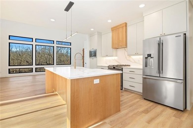 Welcome to a brand new, striking contemporary home! Thoughtfully on Branchwood Golf Course in Arkansas - for sale on GolfHomes.com, golf home, golf lot