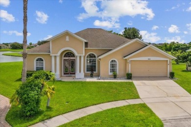 Discover your ideal Lakefront Pool Home at the end of a quiet on Oaks National Golf Course in Florida - for sale on GolfHomes.com, golf home, golf lot