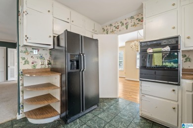This charming 2BR/2BA home is all about LOCATION--walk to East on Vestavia Golf and Country Club in Alabama - for sale on GolfHomes.com, golf home, golf lot
