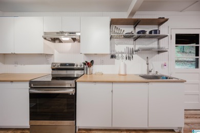 Welcome to Million Dollar Lakes. This 3-bedroom, 1.5-bath home on Lakeview Country Club in Alabama - for sale on GolfHomes.com, golf home, golf lot