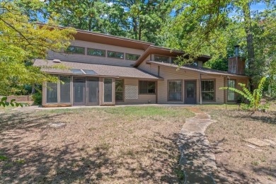 Step into this beautifully designed 2-bedroom, 2-bath home that on Hide-A-Way Lake Golf Course in Texas - for sale on GolfHomes.com, golf home, golf lot
