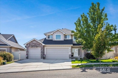 Welcome to this beautifully maintained home situated on the on Hunters Point Golf Club in Idaho - for sale on GolfHomes.com, golf home, golf lot