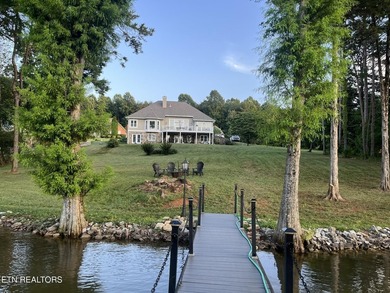 Luxury Lakefront Living on Tellico Lake in Rarity Bay with an on Rarity Bay Country Club - Loudon in Tennessee - for sale on GolfHomes.com, golf home, golf lot